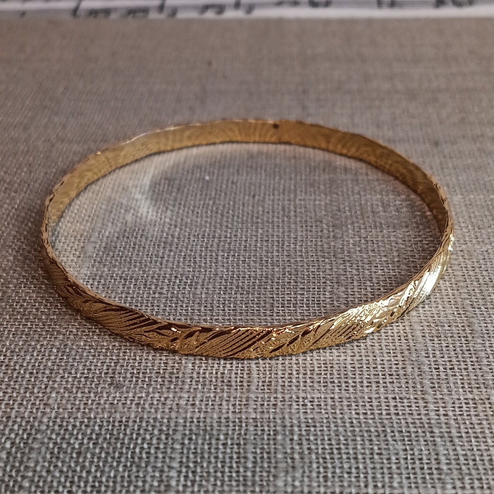 Textured Gold Tone Bangle Bracelet Vintage - Picture 2 of 7